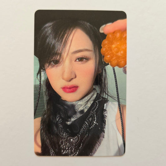 LE SSERAFIM UNFORGIVEN HUH YUNJIN WEVERSE POB PHOTOCARD