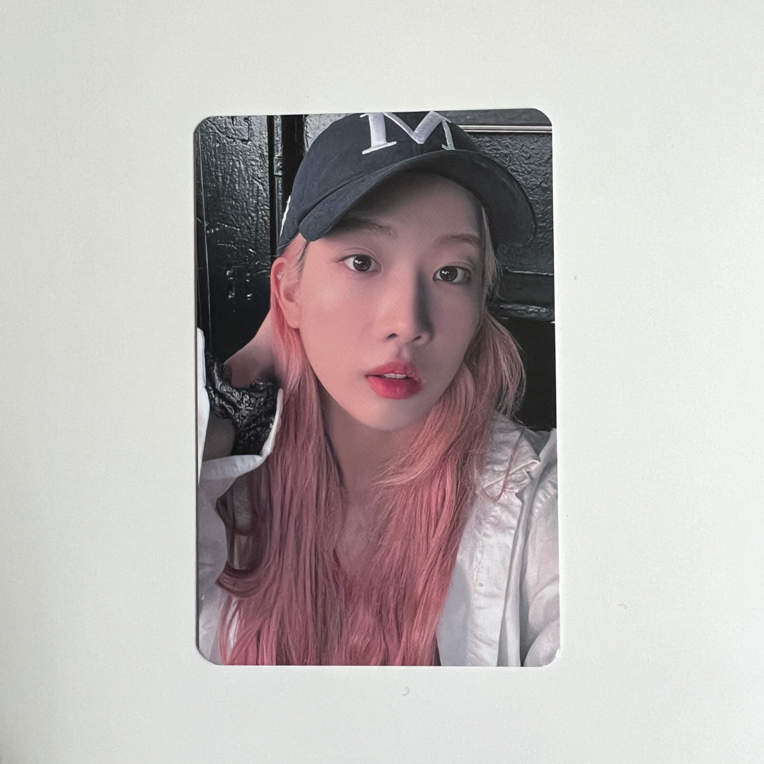 LOONA Tour LOONATHEWORLD SEOUL Trading Photo Cards | UK Kpop Store