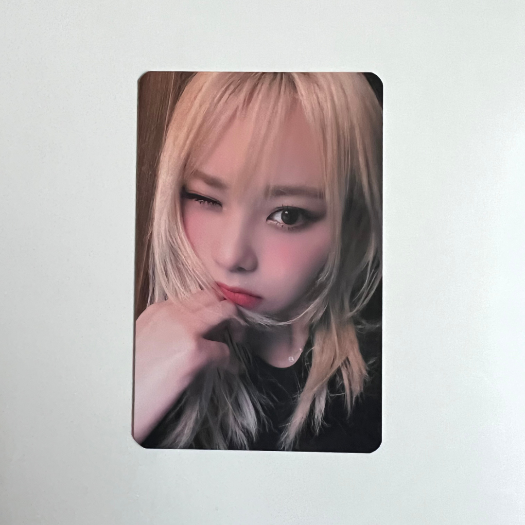 LOONA Tour LOONATHEWORLD SEOUL Trading Photo Cards | UK Kpop Store