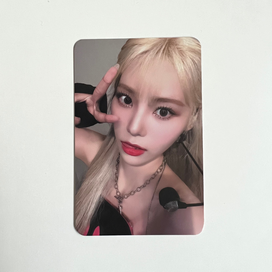 LOONA Tour LOONATHEWORLD SEOUL Trading Photo Cards | UK Kpop Store