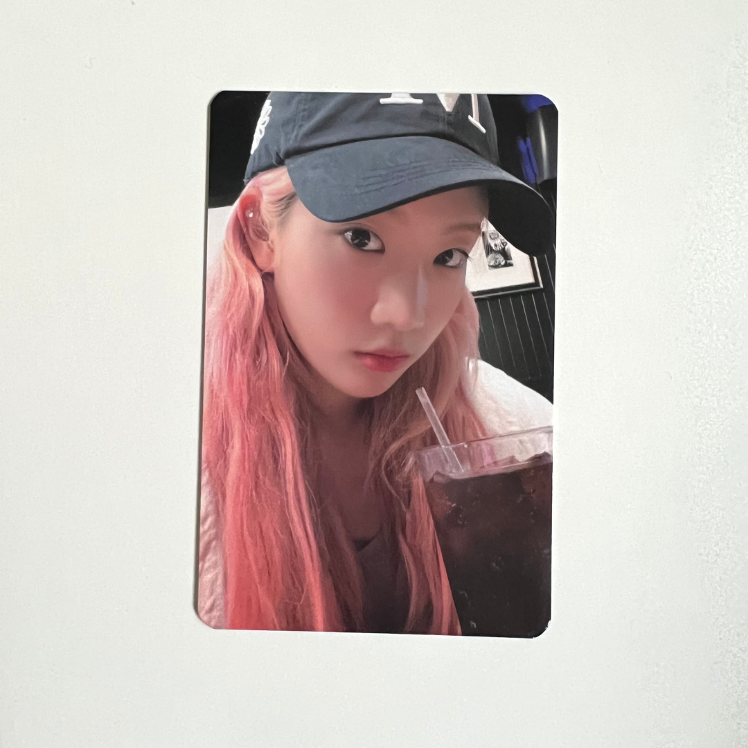 LOONA Tour LOONATHEWORLD SEOUL Trading Photo Cards | UK Kpop Store